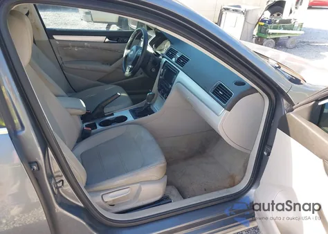 2013 Volkswagen Passat 2.5L Se z USA, uszkodzony, nr VIN 1VWBH7A33DC057409